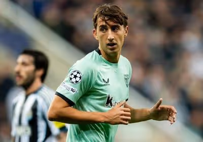 Las lágrimas del canterano Hierro y su familia por su debut con el Athletic: «Ha sido una locura»